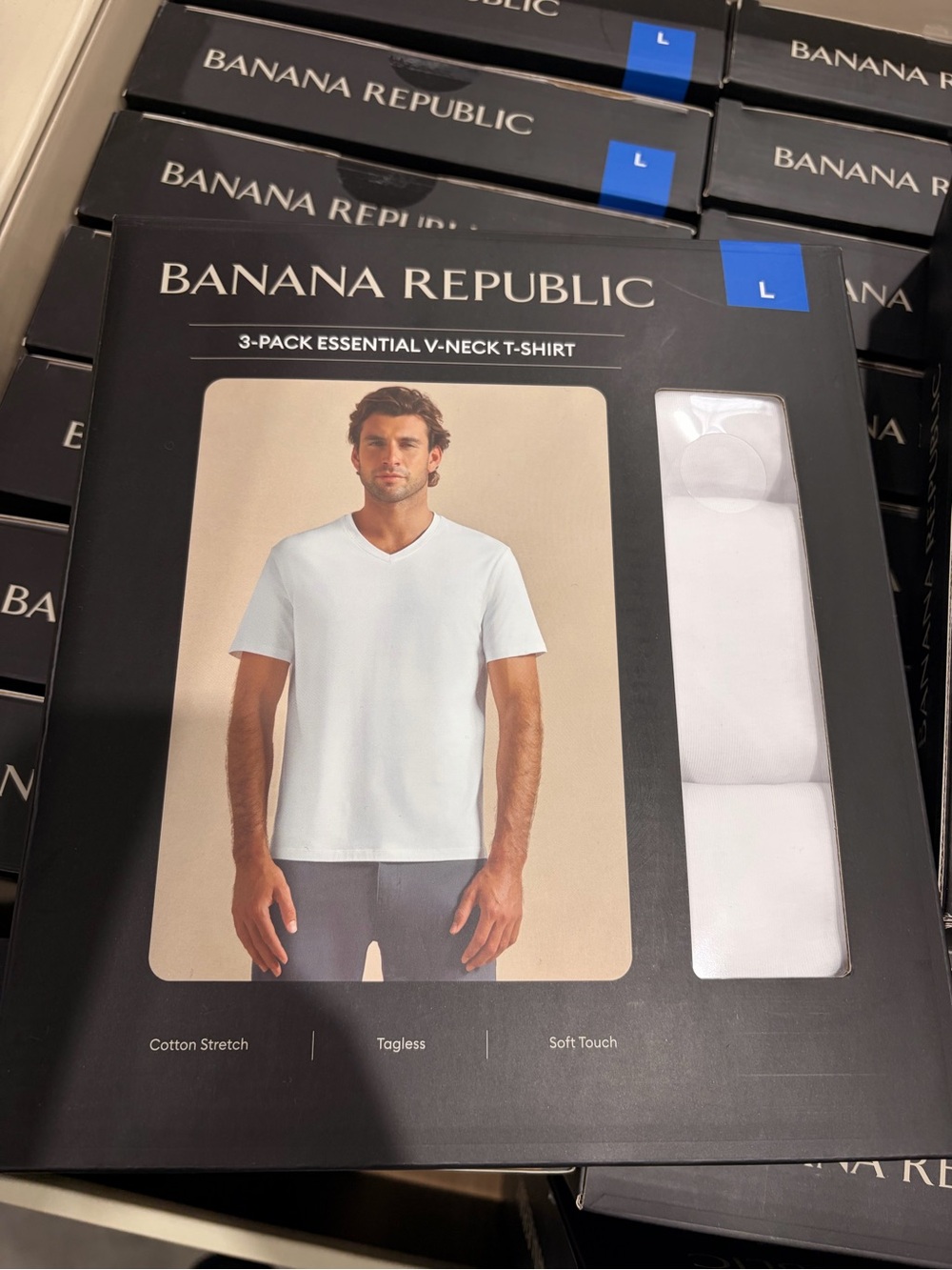 Banana Republic Men’s V-Neck T-Shirt – white